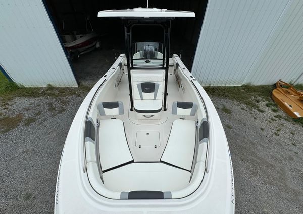 Robalo R230 image