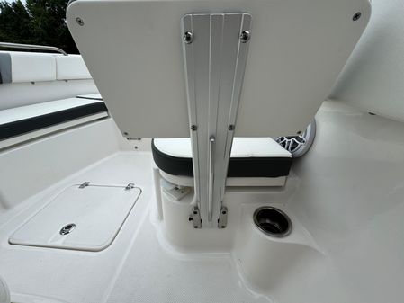 Robalo R230 image