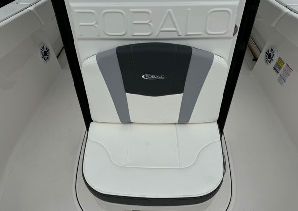 Robalo R230 image