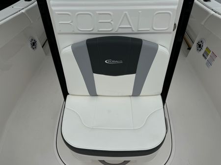 Robalo R230 image