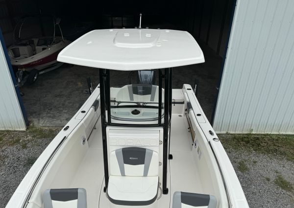 Robalo R230 image