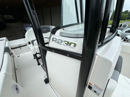 Robalo R230 image