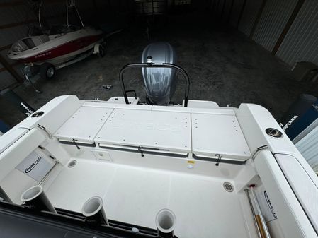 Robalo R230 image