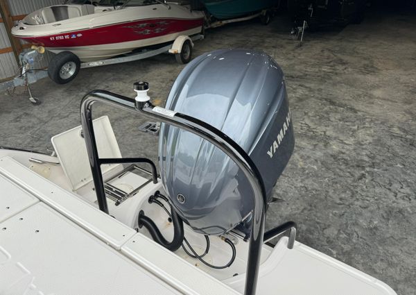 Robalo R230 image