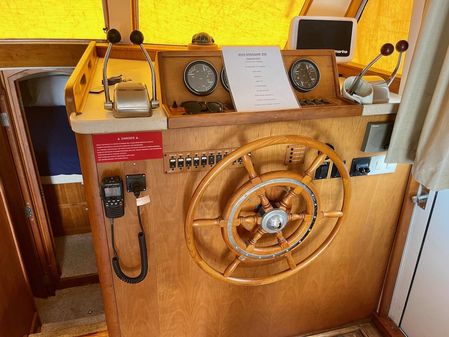 Mainship 390 Trawler image