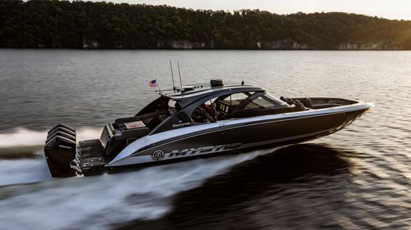 Mystic Powerboats M5200 