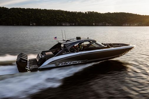 Mystic Powerboats M5200 image