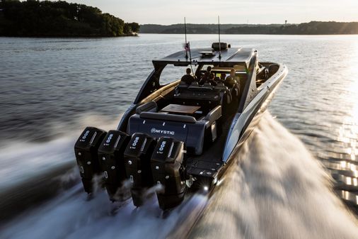 Mystic Powerboats M5200 image