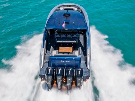 Mystic Powerboats M5200 image