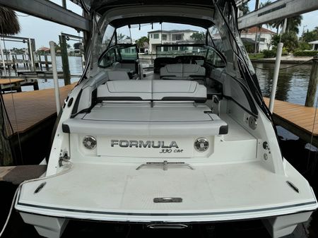 Formula 330 Crossover Bowrider image