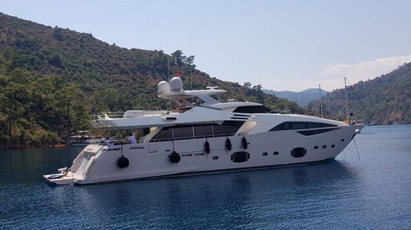 Ferretti Yachts Customline 100