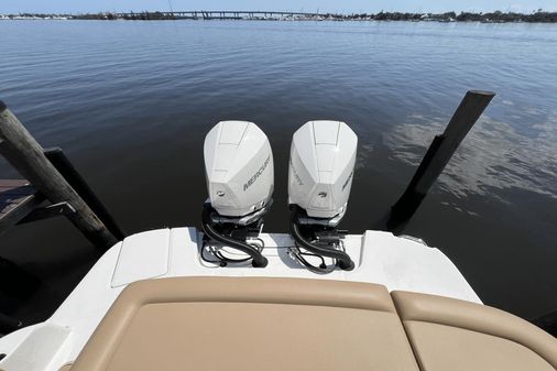 Sea Ray 280 SLX Outboard image