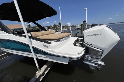 Sea Ray 280 SLX Outboard image