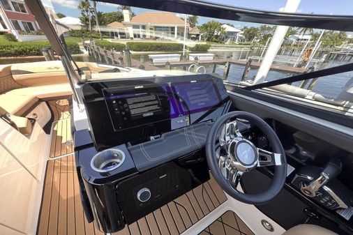 Sea Ray 280 SLX Outboard image