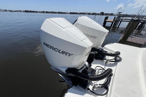 Sea Ray 280 SLX Outboard image