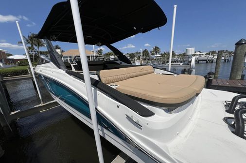 Sea Ray 280 SLX Outboard image