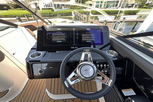 Sea Ray 280 SLX Outboard image