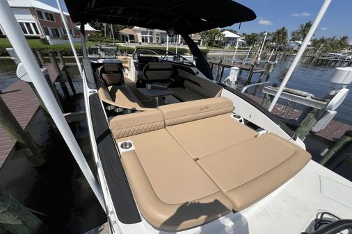 Sea Ray 280 SLX Outboard image