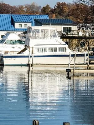 Chris-Craft 331 Corinthian - main image