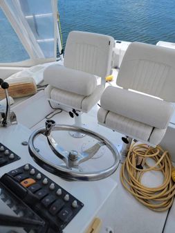 Luhrs 32 Open image