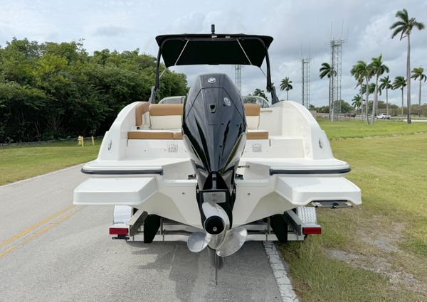 Bayliner DX2200 image