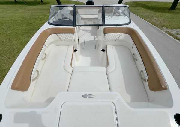 Bayliner DX2200 image