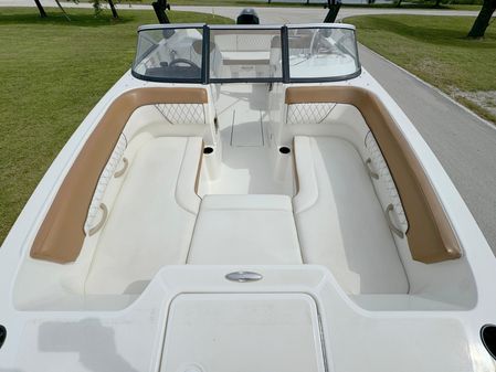 Bayliner DX2200 image