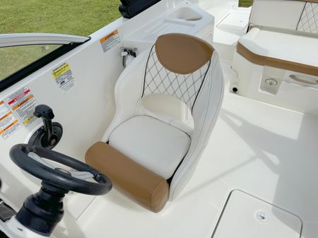 Bayliner DX2200 image