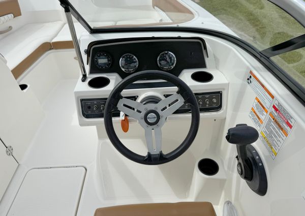 Bayliner DX2200 image