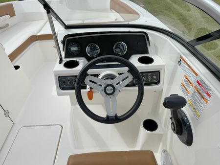 Bayliner DX2200 image