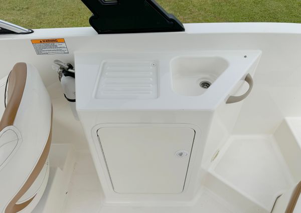 Bayliner DX2200 image