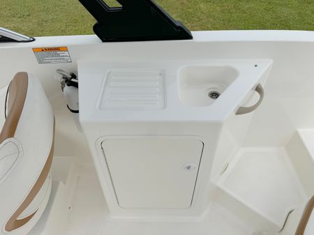 Bayliner DX2200 image