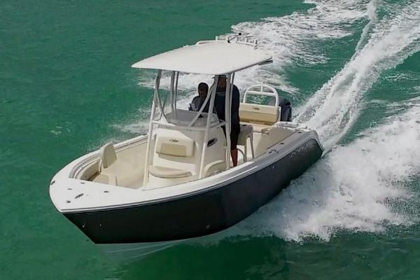 Cobia 220-CENTER-CONSOLE - main image