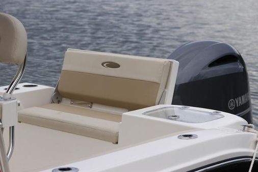 Cobia 220-CENTER-CONSOLE image