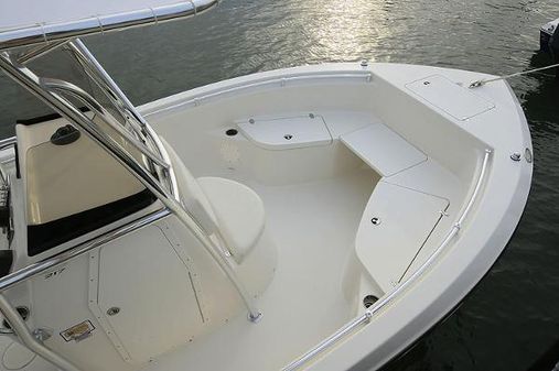 Cobia 220-CENTER-CONSOLE image