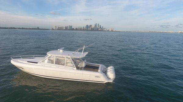 Intrepid 400 Cuddy