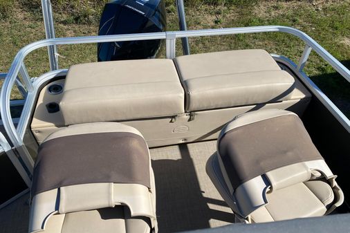 Sun Tracker Fishin Barge 22 DLX XP3 image