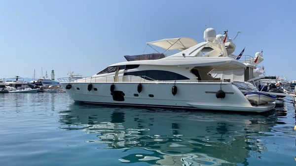 Ferretti Yachts 700 