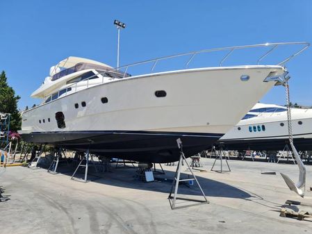 Ferretti Yachts 700 image