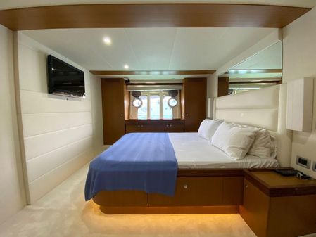 Ferretti Yachts 700 image