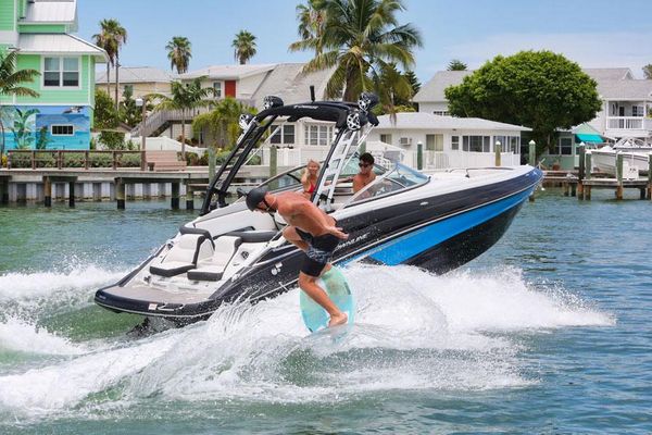 Crownline 265 SS SURF - main image