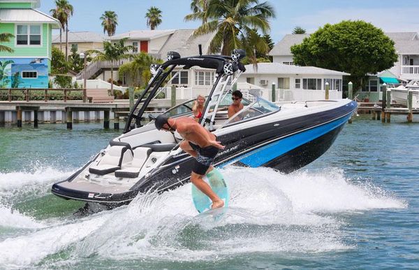 2023 Crownline 270 SS SURF