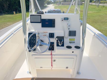 Cobia 237-CENTER-CONSOLE image