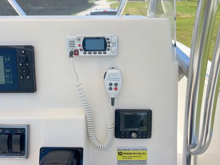Cobia 237-CENTER-CONSOLE image