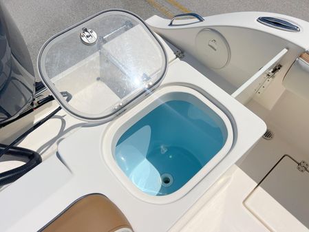 Cobia 237-CENTER-CONSOLE image