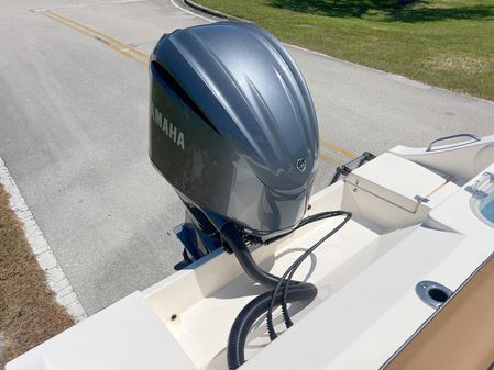 Cobia 237-CENTER-CONSOLE image
