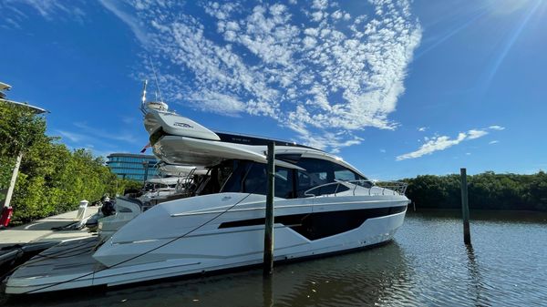 Galeon 510 Sky