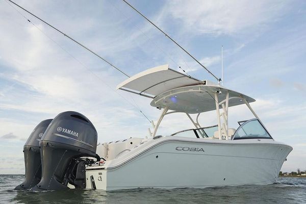 Cobia 280 Dual Console - main image