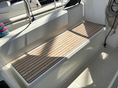 Beneteau 38.1 image