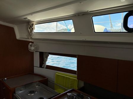 Beneteau 38.1 image